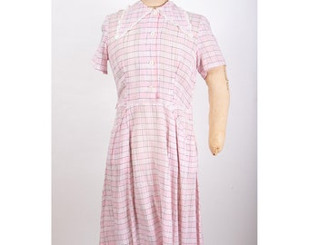 Vintage 1940s cotton day dress / Pink plaid summer weight / Pointed collar / M