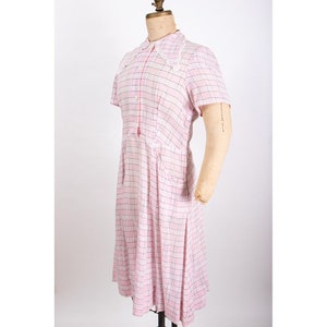 Vintage 1940s cotton day dress / Pink plaid summer weight / Pointed collar / M image 8