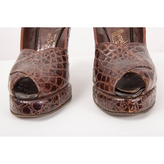 1940s platform pumps / Vintage alligator leather … - image 2