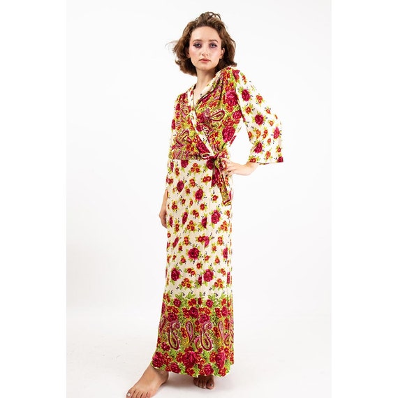 1940s Rayon jersey wrap robe / Vintage floral pai… - image 3