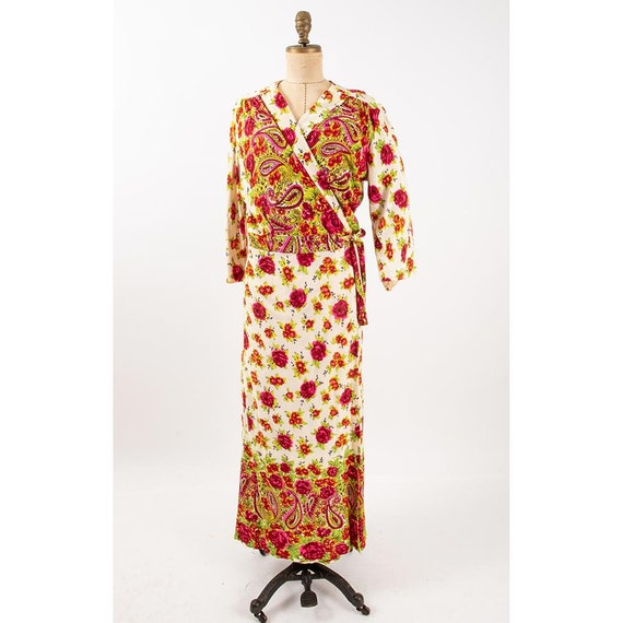 1940s Rayon jersey wrap robe / Vintage floral pai… - image 2