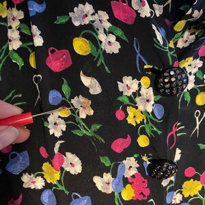 1930s dress / Vintage novelty print silk dark floral / Gardening theme / M image 9
