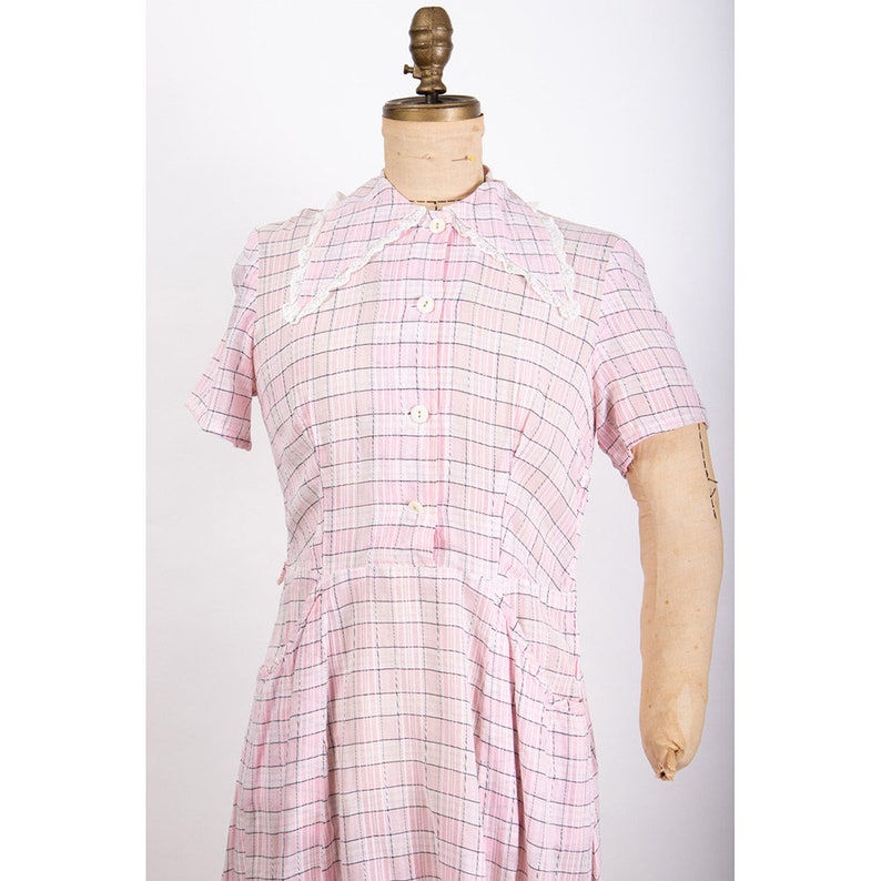 Vintage 1940s cotton day dress / Pink plaid summer weight / Pointed collar / M image 4