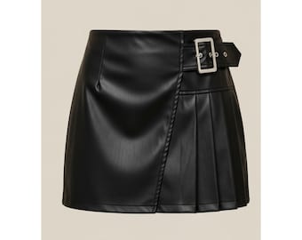 Hoch taillierter Falten Minirock | Damenrock aus schwarzem Leder in A-Linie mit Schnallendetail - Trendiges Outfit & Geschenk für Sie