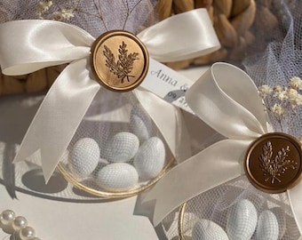 Recuerdos de boda personalizados, almendras confitadas, bomboneras de oro, regalos para invitadas a la despedida de soltera