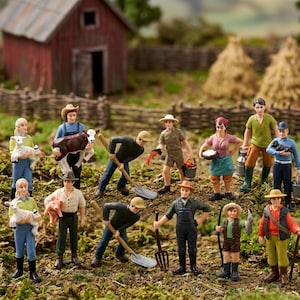 1:25 Scale Farm Worker Figure | Mini Human Action Figurine for Miniature Display | Miniature People for Diorama Styling & Craft Scenes Decor