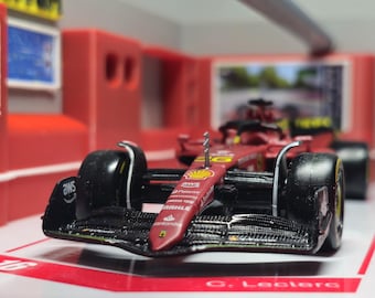 Ferrari F1 Garage Display / Coche de F1 2022 1:43 / Charles Leclerc 16