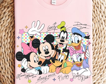 Retro shirt Mickey and Friends Signatures, topje Magical Kingdom, T-shirt Disney Figuren, Disney Trip-kleding, gezellige vakantieoutfit