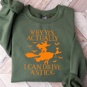 Bluza z nadrukiem "Yes I Can Drive A Stick", damska koszulka na Halloween, zabawna koszulka na Halloween, retro koszulka na Halloween, prezent na Halloween, koszulka z motywem czarownicy na Halloween