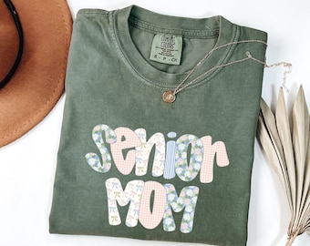 Comfort Colors® Cute Senior Mom Shirt, Floral Senior Mom Tshirt, Preppy Mom Tee, 2026 Graduation Mom Support Sweater, Proud Senior Mom Gift
