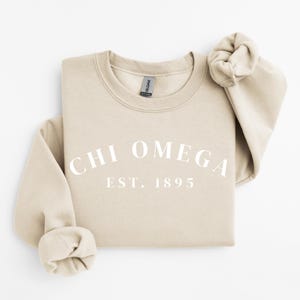 ライセンス取得済み Chi Omega Est 1895 ホワイトレター ソロリティ クルーネック セーター、ソロリティ ラッシュギフト、ビッグ/リトルギフト、ラッシュウィーク、ギフトアイデア、ソロリティアパレル