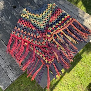 Crochet Boho Poncho Pattern PDF – Fiesta Festival Poncho – Boho Style – Fiesta Poncho Pattern – Fringe – Colorful - Granny Square