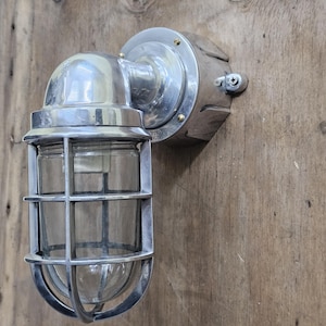 Cage murale industrielle vintage en aluminium – applique murale nautique d&#39;extérieur | Lampe de bateau marine rétro pour véranda, salle de bain ou jardin