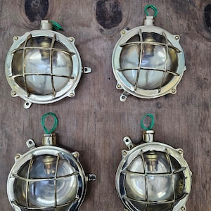 Set di 4 luci da paratia nautiche in ottone vintage - Lampada a gabbia marina rotonda / Montaggio a parete o a soffitto per veranda, bagno, barca o giardino