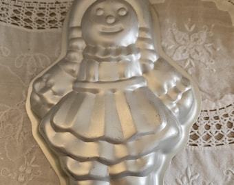 Vintage 1975 Wilton Raggedy Ann aluminum doll cake pan mold