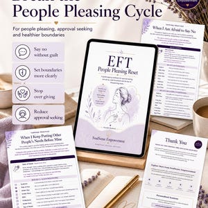 Op de afbeelding: Een digitale tablet met de cover van een EFT People Pleasing Reset werkboek in paars en wit, omringd door geprinte pagina's met de titels When I Am Afraid to Say No, When I Keep Putting Other People's Needs Before Mine en Thank You.