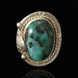 Navajo-ring van sterlingzilver en turkoois | Cabochon met gespleten schacht en matrix | Amerikaanse maat: 7,5 inch