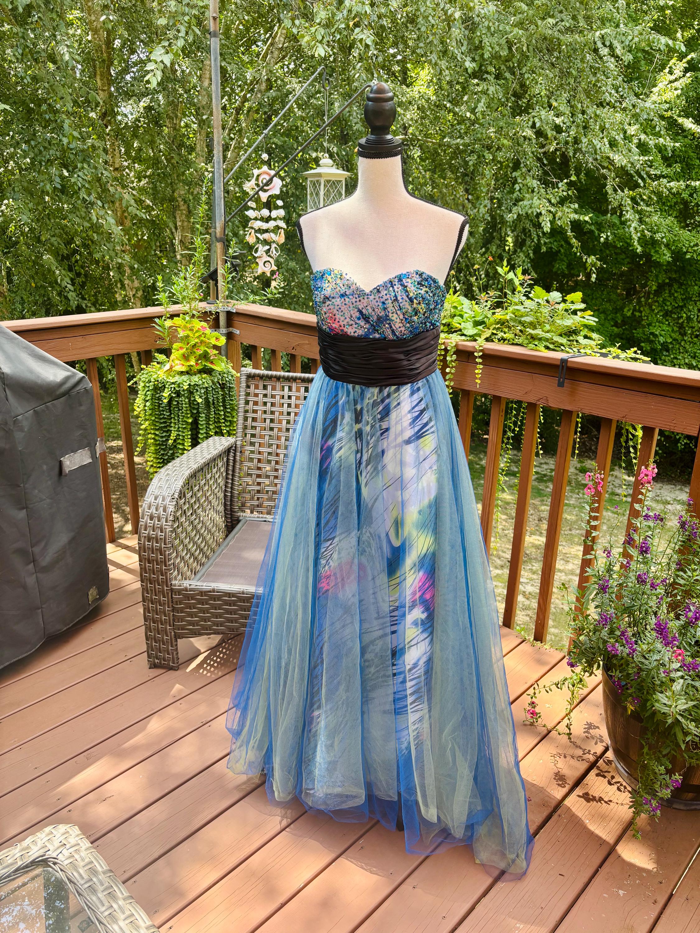 ball dresses plus size Pretty Black Ruffles Long Zipper Back V-neck Prom Dress Size:8 1/2 Wide emailrecos La magia del vestido scattered beads catching light