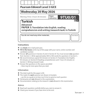 Könnte beinhalten: Eine Pearson Edexcel Level 3 GCE Prüfungsarbeit für Türkisch auf fortgeschrittenem Niveau vom Mittwoch, den 20. Mai 2026. Das Dokument enthält Felder für Kandidateninformationen, Anweisungen für die 2,5-stündige Prüfung, Referenz 9TU0/01 und einen Barcode.