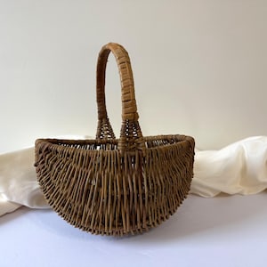 Vintage Woven Basket – Egg Basket with Handle – Rustic Farmhouse Cottage Decor