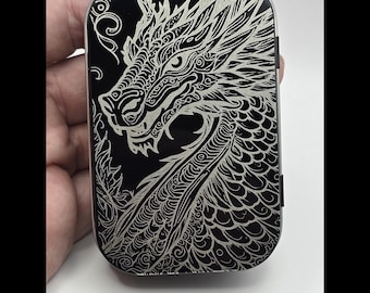 Lata organizadora con temática de dragones: tamaño Altoid - Para uso diario, pesca, organización, pastillero