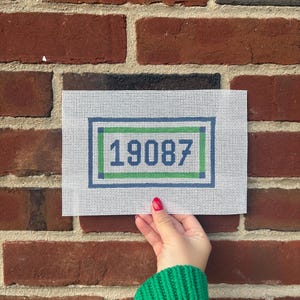 Canvas met postcode en borduursteken