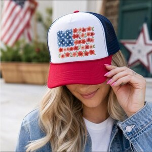 Gorra trucker con bandera estadounidense floral del 250 aniversario de Estados Unidos, de malla ajustable con cierre a presión, estilo americano para mujer, ideal para el verano y actividades al aire libre. Julio