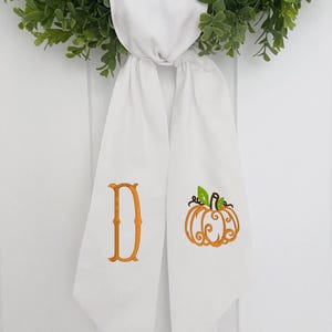 Benutzerdefinierte monogrammierte Kranz-Schärpe | Kürbiskranz Schärpe | Herbstkranz Schärpe | Personalisierte Kranz-Schärpe
