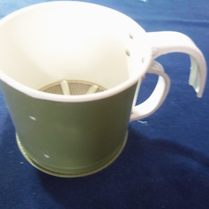 Avocado Colored Mini Sifter