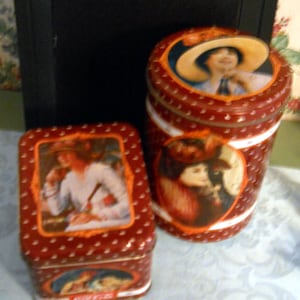Coca Cola Commemorative Tins with Vintage Advertising Pictures