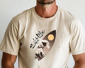 Salt Life サーフボード Tシャツ | ビーチライフスタイル グラフィック Tシャツ | オーシャンサーフ Tシャツ | サマーバケーション シャツ | コースタルスタイル ユニセックス Tシャツ | ギフト