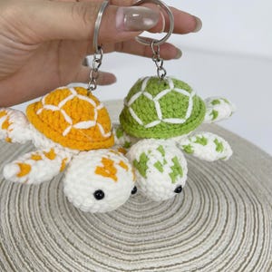 Handgemachte Meeresschildkröte Schlüsselbund häkeln, niedliches Ozean-Tier Amigurumi Spielzeug, Plüsch Mini Schildkröte Taschenanhänger Geschenk für Kinder, einfach zu häkeln
