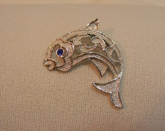 Gerry's Silver Fish with Sapphire Blue Eye Pin