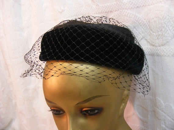 Vintage Woman display picture 2
