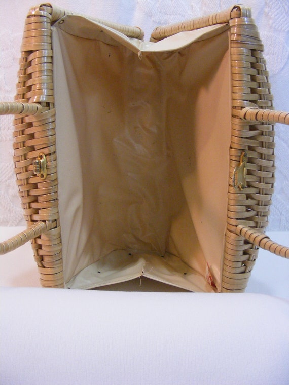 Vintage Woven Wicker Clamshell Purse Made in British … Gem