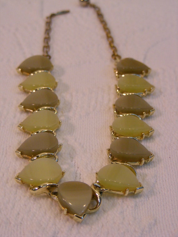 Thermoset Green Leaf Choker, MCM Lucite Necklace - image 3