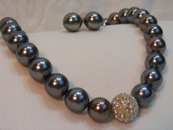 South Sea Gray Pearl Necklace and Earring Set - image 3