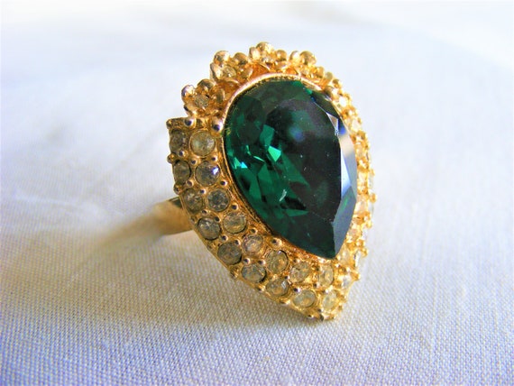 Emerald Green Pear Shaped Rhinestone Statement Ri… - image 1