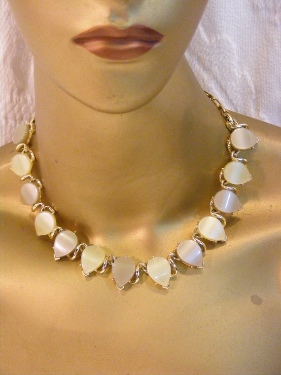 Thermoset Green Leaf Choker, MCM Lucite Necklace - image 1