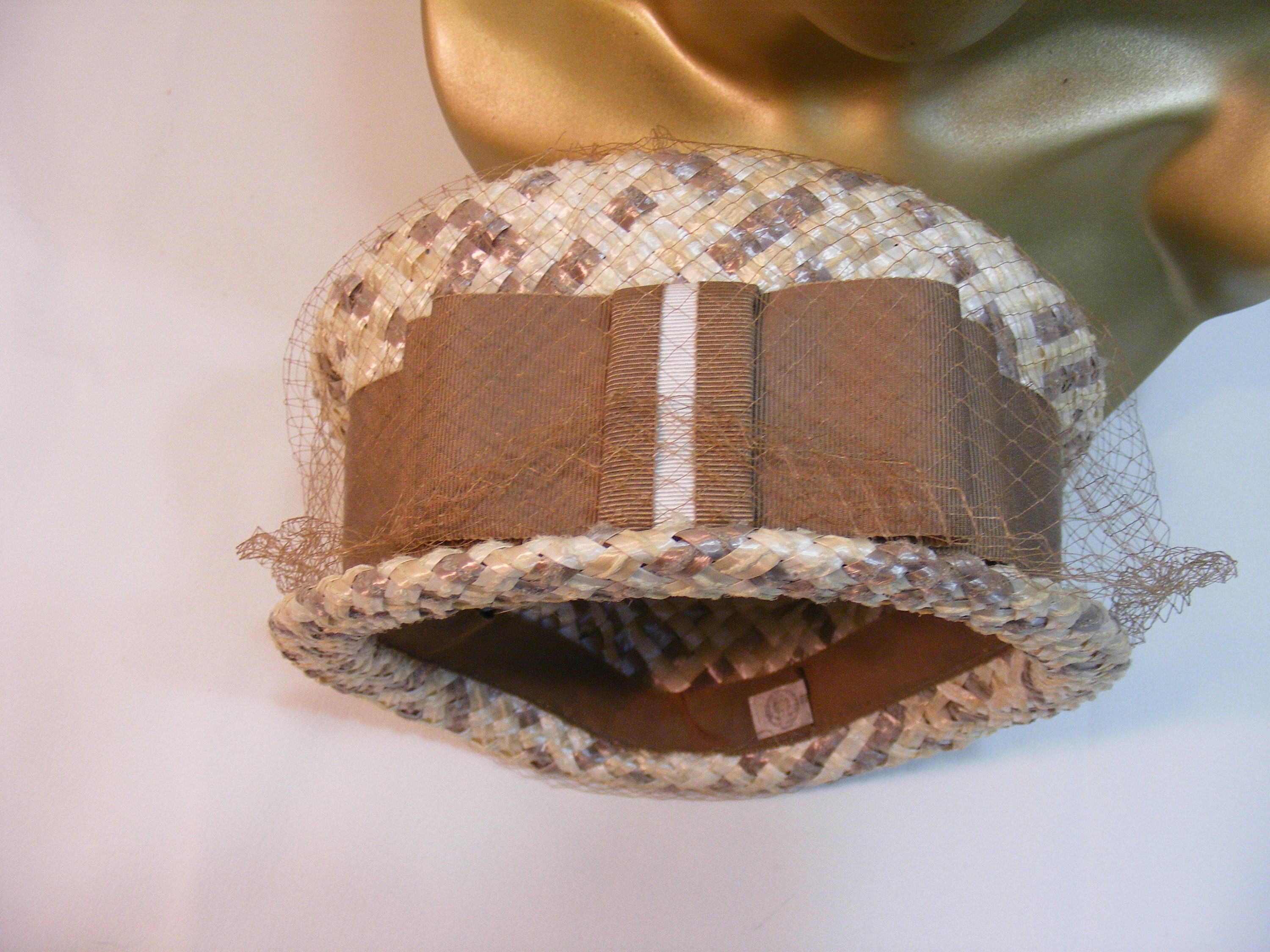 Vintage Woven Pill Box Hat With Wide Grosgrain Ribbon and  display picture 2