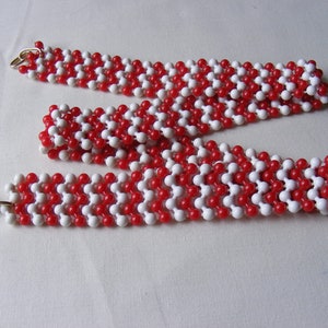 Red and White Beaded Plastic Belt, 1970&#39;s MOD Accent Belt, Chevron Pattern Vintage Belt
