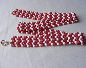 Red and White Beaded Plastic Belt, 1970's MOD Accent Belt, Chevron Pattern Vintage Belt