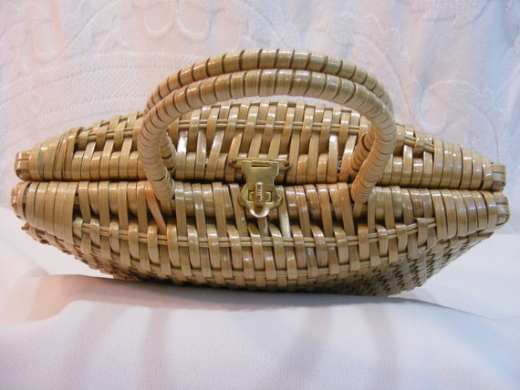 Vintage Woven Wicker Clamshell Purse Made in Brit… - image 3