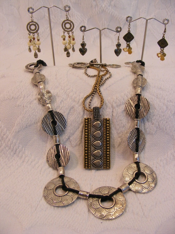 Chico's Statement Pendant, Large Art Statement Ne… - image 1