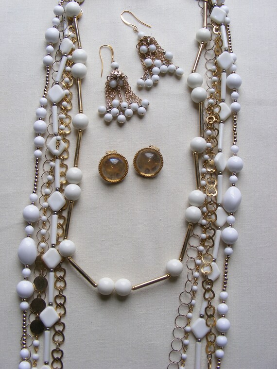 Flapper Length Collection of White and Gold Tone B