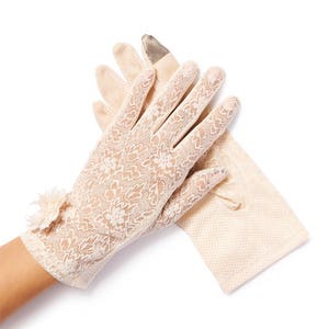 Lulu Gray Pearl & Daisy Sheer Summer Gloves image 4