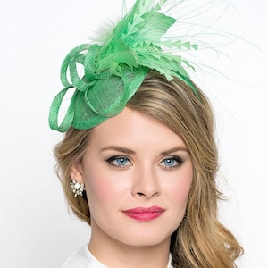 Kelly Green Mini Fascinator - Arianna Mini Kelly Green Mesh Fascinator