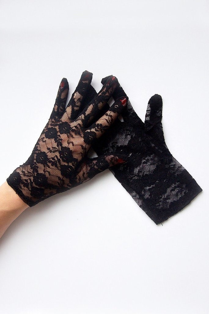 Darling Lace Gloves