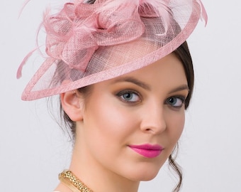 Mauve Pink Fascinator - Sombrero de malla "Penny" Fascinator con cintas de malla y plumas rosas