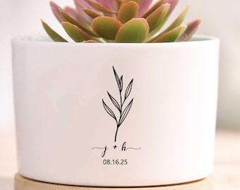 Custom Wedding Gifts, Couple's Name Plant Pot, Anniversary Gifts, Flower Pot for Couple, Engagement Gifts, Gifts for Mom/Wife/Woman